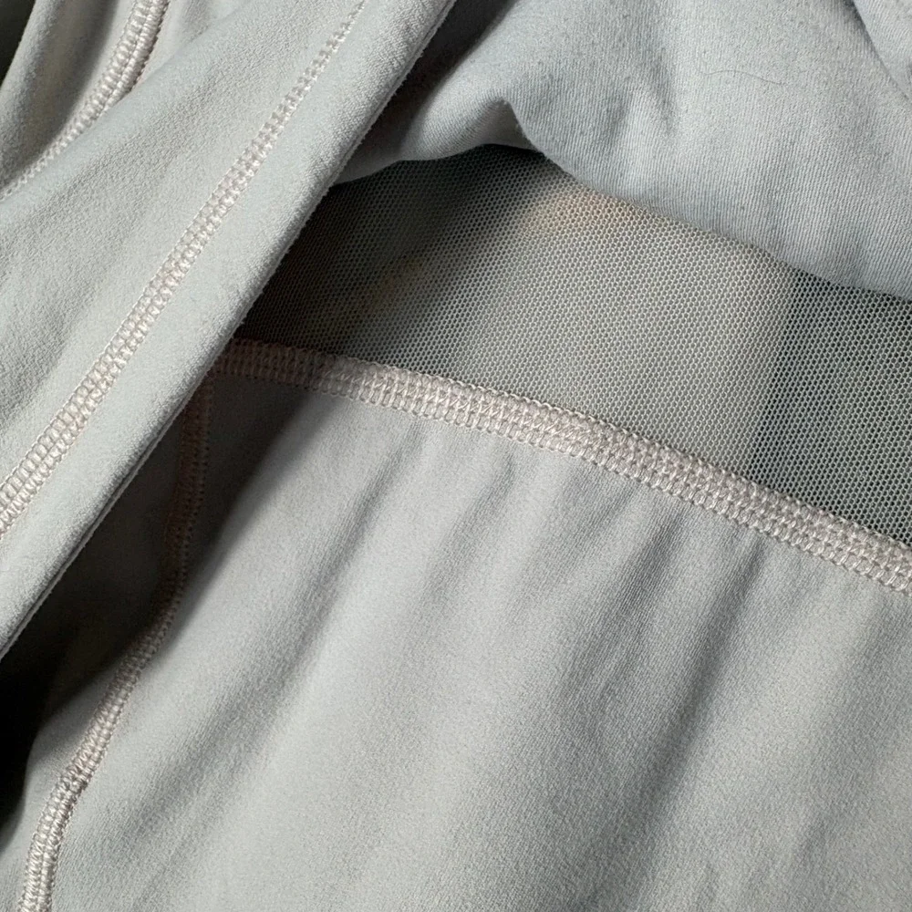Lululemon Hooded Mesh Vent Jacket Pale Pink Size 12 Yoga Running Layer